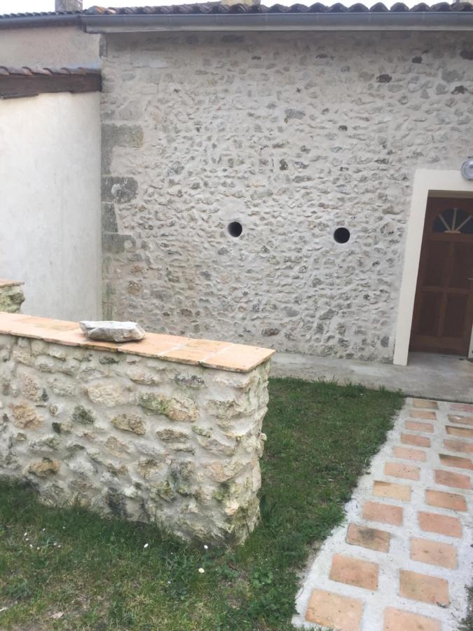 Superbe Gite A La Campagne Dans Le Bordelais Saint-Vivien-de-Blaye Екстериор снимка